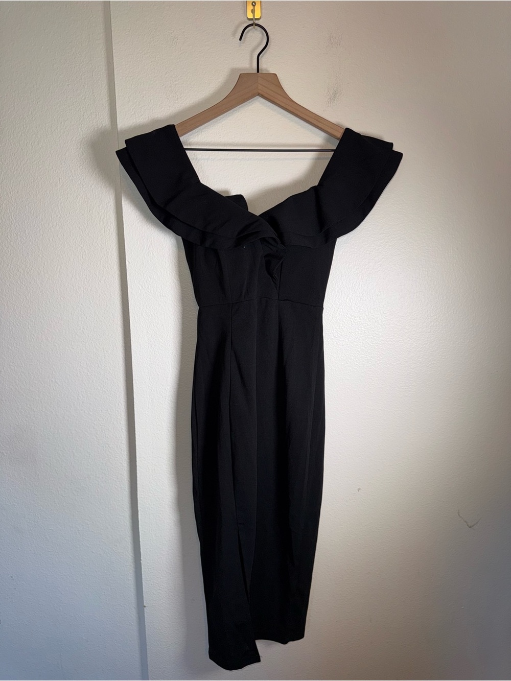 NWT HELLO MOLLY Tokyo Rose black off the shoulder ruffle bodycon midi dress XS - Picture 8 of 8